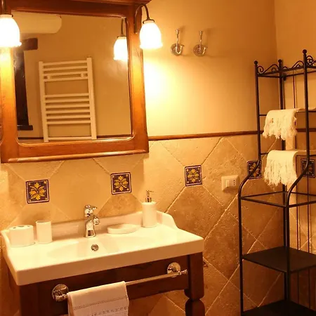 Il Cortile Delle Rose House *